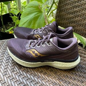 Saucony Triumph 18 (w8.5) - excellent condition